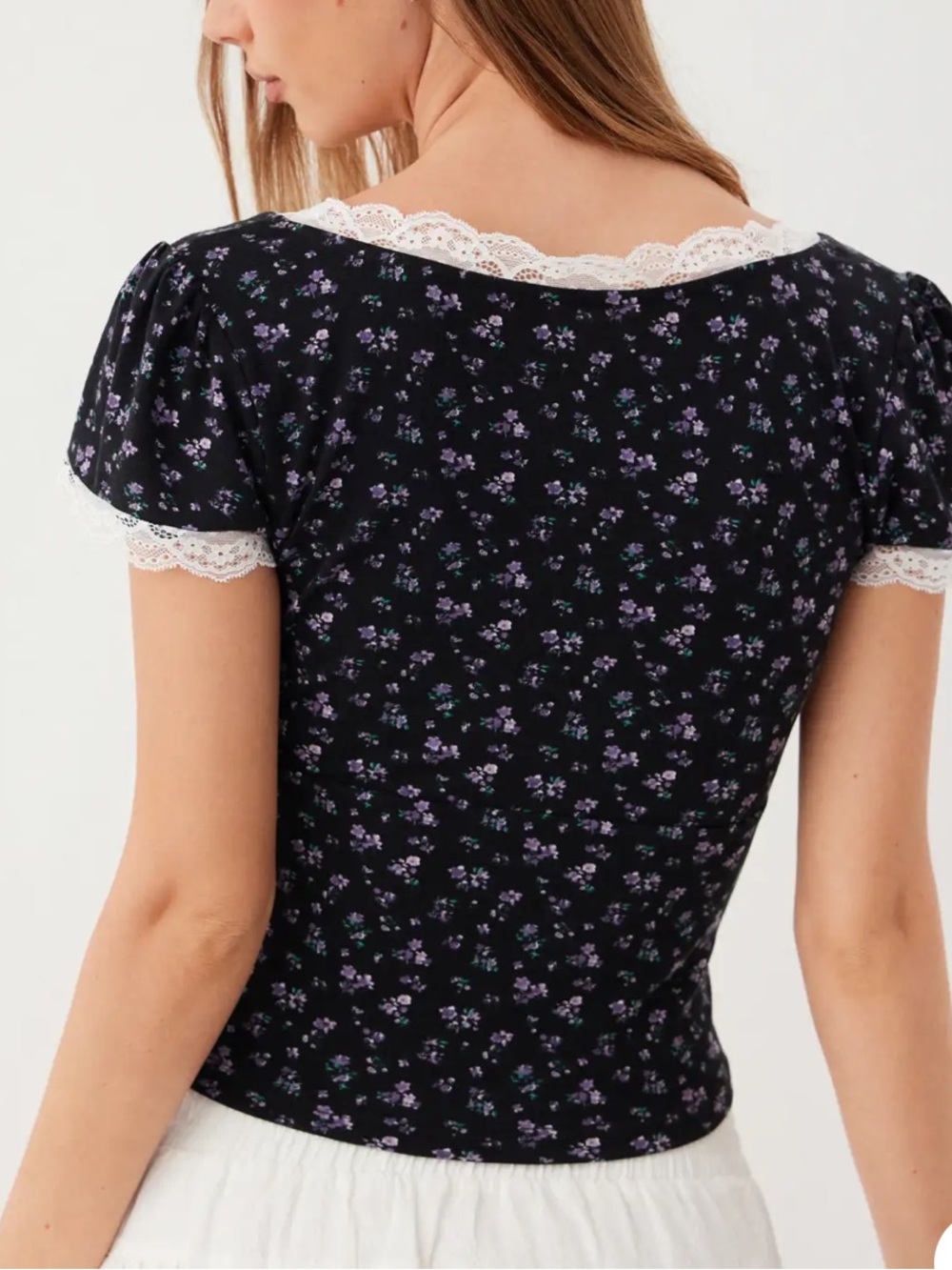 Cider Black Floral Lace-Trim Button Front Crop Top - Picture 3 of 4